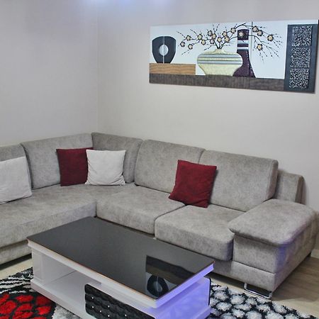 Essy'S Apartment Korce Exterior foto